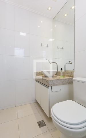 Casa de condomínio à venda com 126m², 3 quartos e 2 vagas Casa de condomínio à venda com 126m², 3 quartos e 2 vagasBanheiro Social