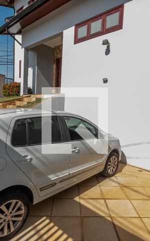 Casa à venda com 317m², 4 quartos e 5 vagas Casa à venda com 317m², 4 quartos e 5 vagasGaragem