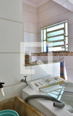 Casa à venda com 250m², 3 quartos e 2 vagasÁrea de Serviço