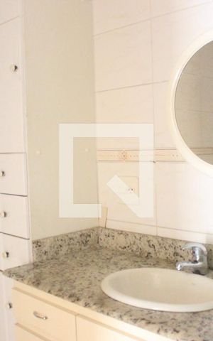 Apartamento à venda com 77m², 3 quartos e 2 vagasBanheiro da Suíte