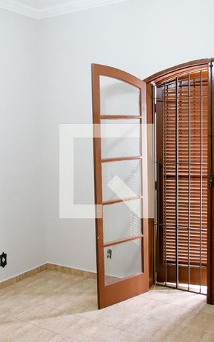 Casa para alugar com 260m², 3 quartos e 2 vagas Casa para alugar com 260m², 3 quartos e 2 vagasQuarto 1