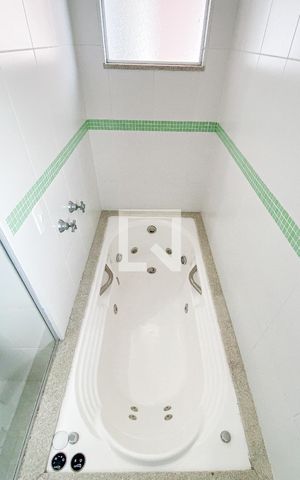 Casa à venda com 212m², 3 quartos e 2 vagasBanheiro da Suíte