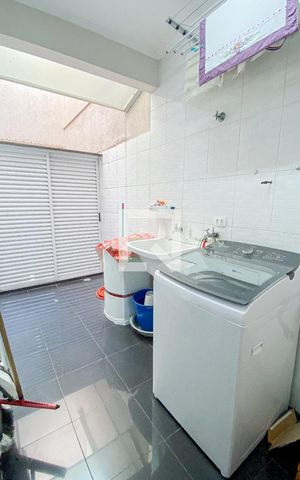 Casa à venda com 212m², 3 quartos e 2 vagasÁrea de Serviço
