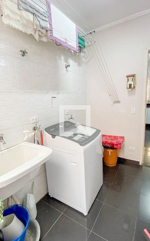 Casa à venda com 212m², 3 quartos e 2 vagasÁrea de Serviço