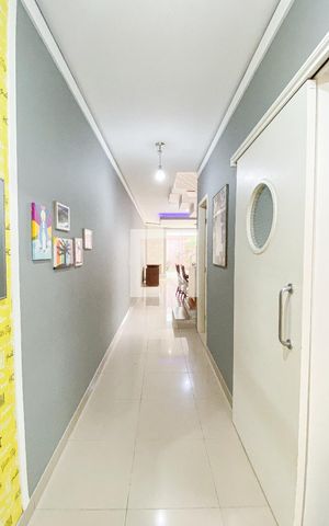 Casa à venda com 212m², 3 quartos e 2 vagasCorredor