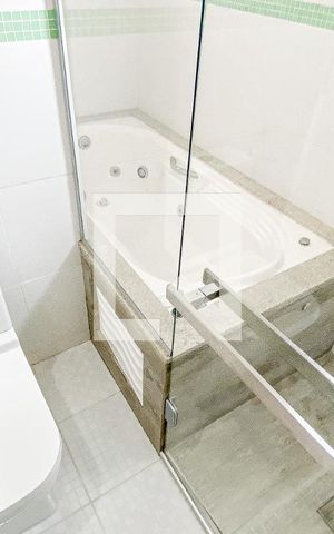 Casa à venda com 212m², 3 quartos e 2 vagasBanheiro da Suíte