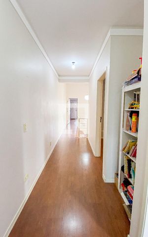 Casa à venda com 212m², 3 quartos e 2 vagasCorredor