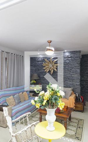 Casa de condomínio à venda com 450m², 5 quartos e 4 vagas Casa de condomínio à venda com 450m², 5 quartos e 4 vagasSala