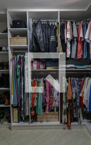 Casa de condomínio à venda com 450m², 5 quartos e 4 vagas Casa de condomínio à venda com 450m², 5 quartos e 4 vagasCloset do quarto