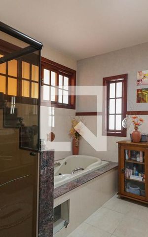 Casa de condomínio à venda com 450m², 5 quartos e 4 vagas Casa de condomínio à venda com 450m², 5 quartos e 4 vagasBanheiro da Suíte 4