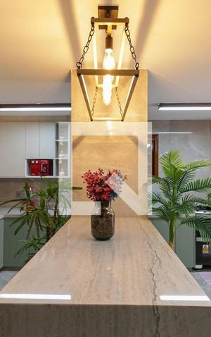 Casa de condomínio à venda com 450m², 5 quartos e 4 vagas Casa de condomínio à venda com 450m², 5 quartos e 4 vagasCozinha