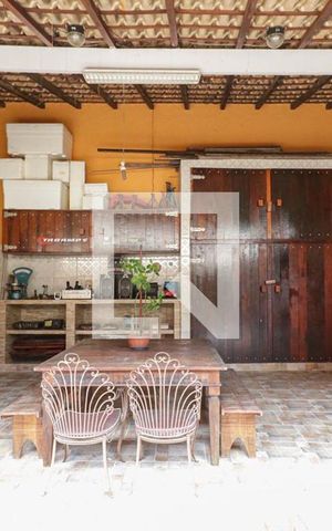 Casa de condomínio à venda com 450m², 5 quartos e 4 vagas Casa de condomínio à venda com 450m², 5 quartos e 4 vagasÁrea de Serviço