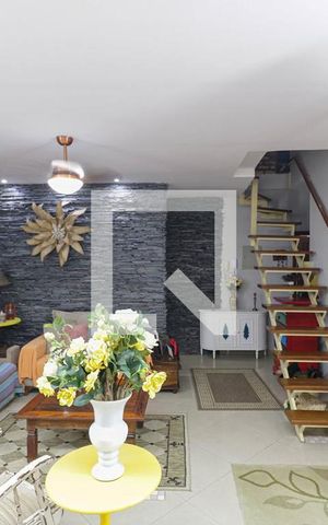 Casa de condomínio à venda com 450m², 5 quartos e 4 vagas Casa de condomínio à venda com 450m², 5 quartos e 4 vagasSala