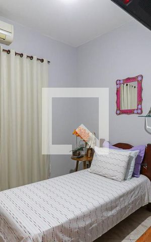Casa de condomínio à venda com 450m², 5 quartos e 4 vagas Casa de condomínio à venda com 450m², 5 quartos e 4 vagasQuarto 2
