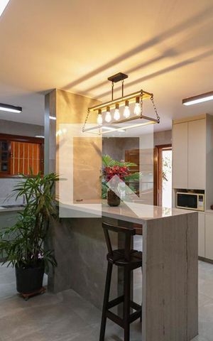 Casa de condomínio à venda com 450m², 5 quartos e 4 vagas Casa de condomínio à venda com 450m², 5 quartos e 4 vagasCozinha