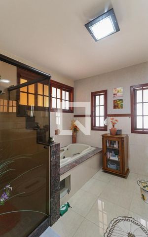 Casa de condomínio à venda com 450m², 5 quartos e 4 vagas Casa de condomínio à venda com 450m², 5 quartos e 4 vagasBanheiro da Suíte 4