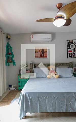 Casa de condomínio à venda com 450m², 5 quartos e 4 vagas Casa de condomínio à venda com 450m², 5 quartos e 4 vagasQuarto 4 - Suíte