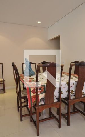 Casa à venda com 200m², 2 quartos e 2 vagasSala