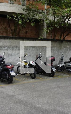 Apartamento para alugar com 70m², 2 quartos e 1 vagaÁrea comum - Estacionamento Moto