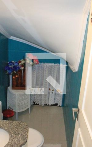 Casa de condomínio à venda com 150m², 3 quartos e 2 vagasLavabo