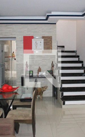 Casa de condomínio à venda com 150m², 3 quartos e 2 vagasSala