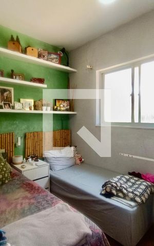 Casa à venda com 200m², 5 quartos e 3 vagas Casa à venda com 200m², 5 quartos e 3 vagasQuarto