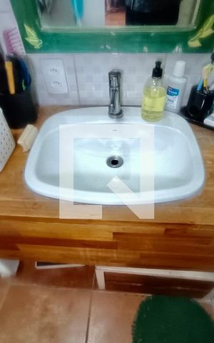 Casa à venda com 200m², 5 quartos e 3 vagas Casa à venda com 200m², 5 quartos e 3 vagasBanheiro social