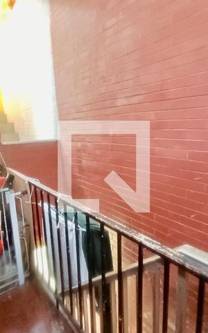 Casa à venda com 200m², 5 quartos e 3 vagas Casa à venda com 200m², 5 quartos e 3 vagasEscada terceiro piso