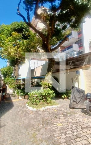 Casa à venda com 200m², 5 quartos e 3 vagas Casa à venda com 200m², 5 quartos e 3 vagasVista da Rua