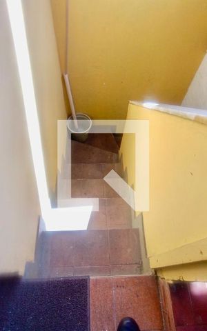 Casa à venda com 200m², 5 quartos e 3 vagas Casa à venda com 200m², 5 quartos e 3 vagasEscada terceiro piso