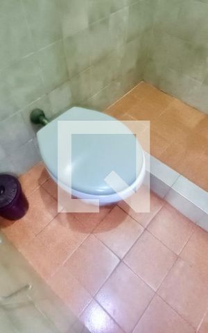 Casa à venda com 200m², 5 quartos e 3 vagas Casa à venda com 200m², 5 quartos e 3 vagasBanheiro serviço