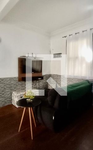Casa à venda com 200m², 5 quartos e 3 vagas Casa à venda com 200m², 5 quartos e 3 vagasSala