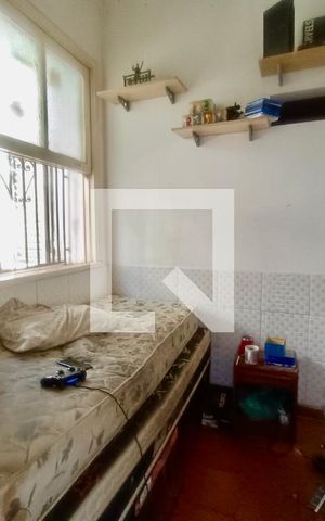 Casa à venda com 200m², 5 quartos e 3 vagas Casa à venda com 200m², 5 quartos e 3 vagasQuarto serviço