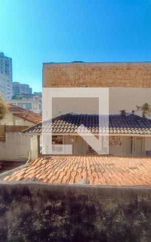 Casa à venda com 200m², 5 quartos e 3 vagas Casa à venda com 200m², 5 quartos e 3 vagasQuarto vista