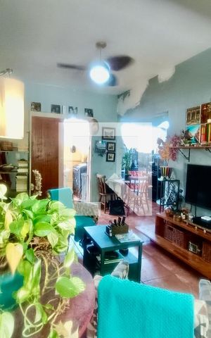 Casa à venda com 200m², 5 quartos e 3 vagas Casa à venda com 200m², 5 quartos e 3 vagasSala