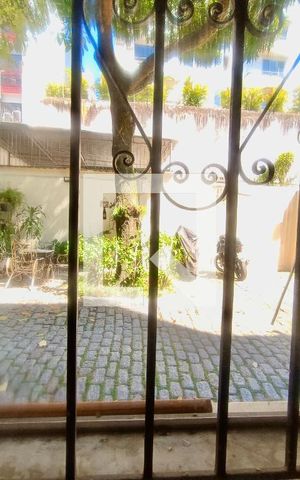 Casa à venda com 200m², 5 quartos e 3 vagas Casa à venda com 200m², 5 quartos e 3 vagasQuarto serviço vista
