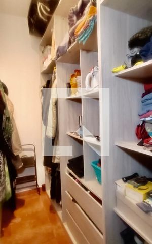 Casa à venda com 200m², 5 quartos e 3 vagas Casa à venda com 200m², 5 quartos e 3 vagasQuarto closet