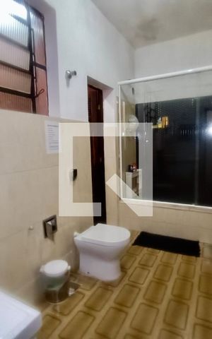 Casa à venda com 200m², 5 quartos e 3 vagas Casa à venda com 200m², 5 quartos e 3 vagasBanheiro social
