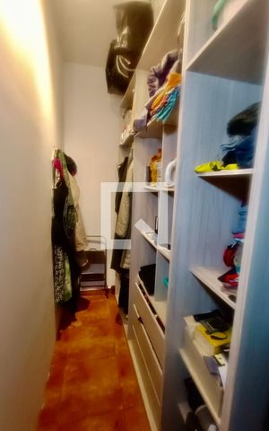 Casa à venda com 200m², 5 quartos e 3 vagas Casa à venda com 200m², 5 quartos e 3 vagasQuarto closet