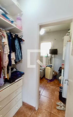 Casa à venda com 200m², 5 quartos e 3 vagas Casa à venda com 200m², 5 quartos e 3 vagasCloset