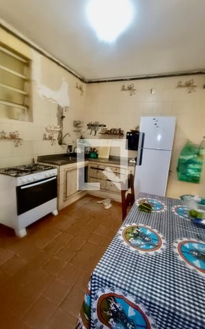 Casa à venda com 200m², 5 quartos e 3 vagas Casa à venda com 200m², 5 quartos e 3 vagasCozinha / Copa