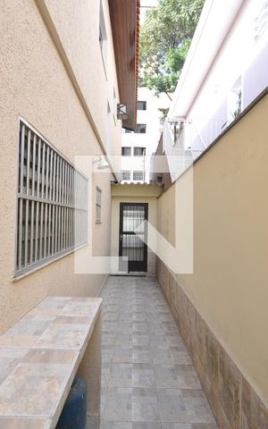 Casa à venda com 170m², 3 quartos e 2 vagasCorredor