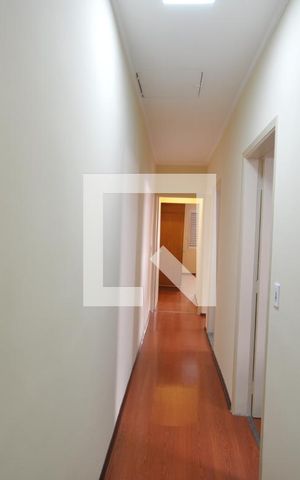 Casa à venda com 170m², 3 quartos e 2 vagasCorredor