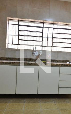 Casa à venda com 170m², 3 quartos e 2 vagasCozinha