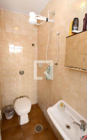 Casa à venda com 180m², 4 quartos e 2 vagasBanheiro de serviço