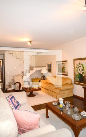 Casa à venda com 180m², 4 quartos e 2 vagasSala