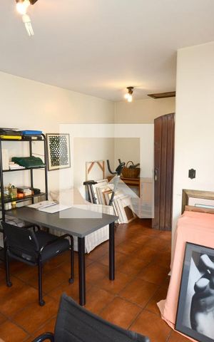 Casa à venda com 180m², 4 quartos e 2 vagasEscritório