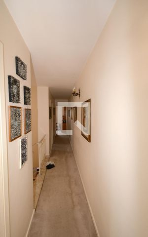 Casa à venda com 180m², 4 quartos e 2 vagasCorredor