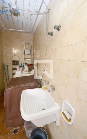Casa à venda com 180m², 4 quartos e 2 vagasÁrea de Serviço