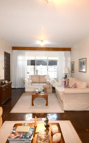 Casa à venda com 180m², 4 quartos e 2 vagasSala